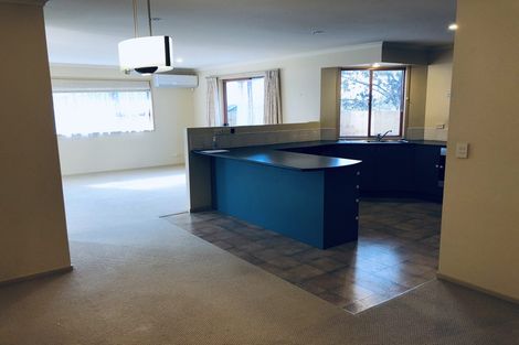 Photo of property in 17a Lesa Annis Place, Henderson, Auckland, 0612