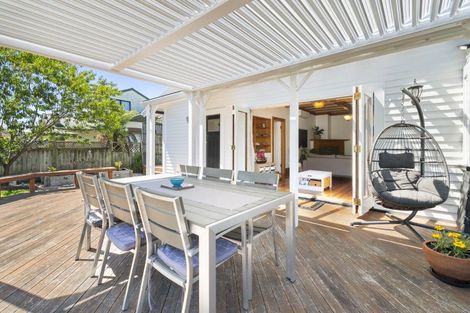Photo of property in 27 Stanley Avenue, Palmerston North, 4414