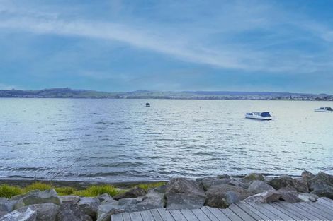 Photo of property in 2/3 Tremaine Avenue, Two Mile Bay, Taupo, 3330