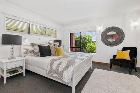 Photo of property in 2/20a Old Lake Road, Narrow Neck, Auckland, 0624