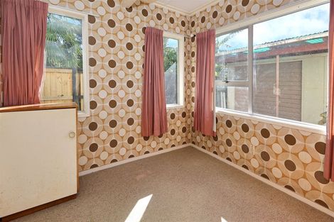 Photo of property in 5 Renata Crescent, Te Atatu Peninsula, Auckland, 0610
