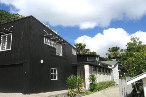 Photo of property in 53 Stanley Point Road, Stanley Point, Auckland, 0624