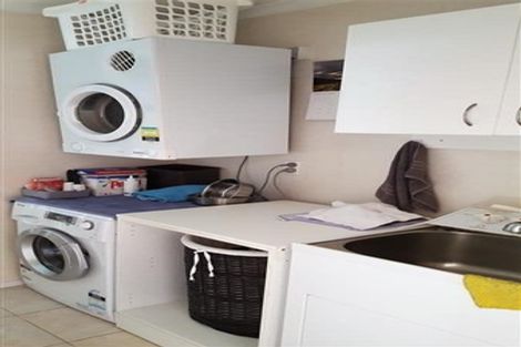 Photo of property in 15 Trovare Place, Golflands, Auckland, 2013