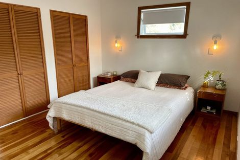 Photo of property in 28 Roland Hill, Glen Eden, Auckland, 0602