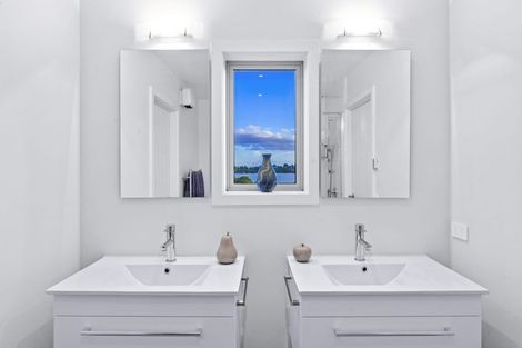 Photo of property in 18a Sylvan Park Avenue, Milford, Auckland, 0620