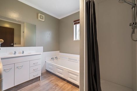 Photo of property in 10 Humphries Place, Awapuni, Palmerston North, 4412