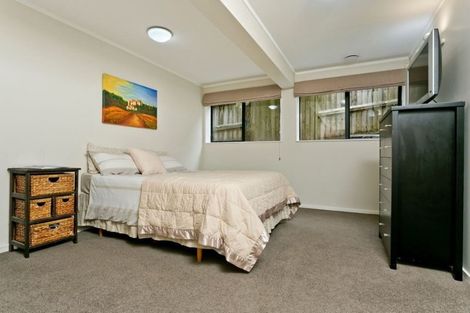 Photo of property in 2/33 Korotaha Terrace, Rothesay Bay, Auckland, 0630