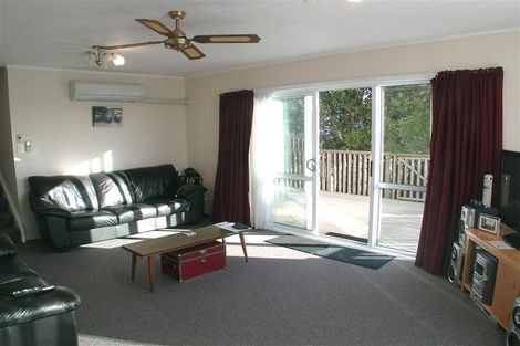 Photo of property in 74 Horokiwi Road West, Newlands, Wellington, 6037