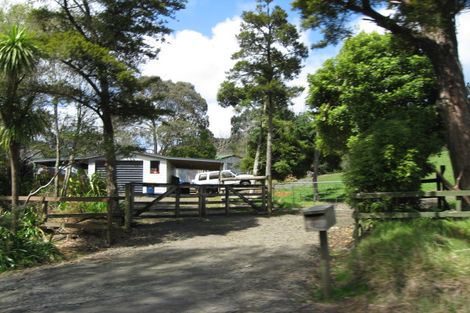 Photo of property in 100 Bethells Road, Waitakere, Henderson, 0781