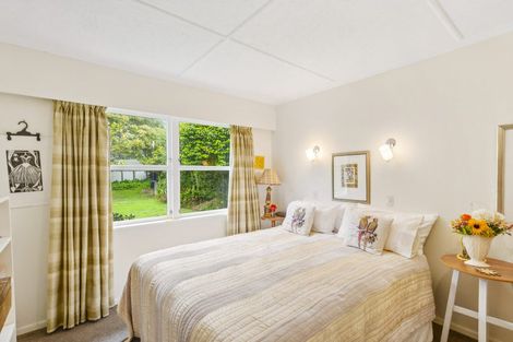 Photo of property in 15 Walton Avenue, Waikanae, 5036