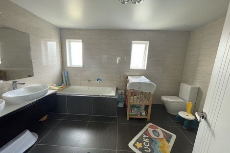 Photo of property in 28 Milano Boulevard, Karaka, Papakura, 2113