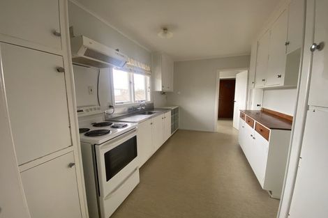 Photo of property in 32 Kervil Avenue, Te Atatu Peninsula, Auckland, 0610