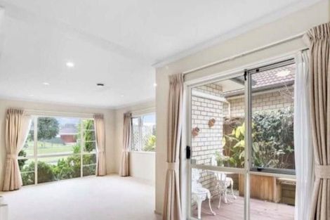 Photo of property in 9 Walnut Lane, Browns Bay, Auckland, 0630