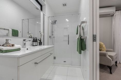 Photo of property in 102 Bassett Road, Remuera, Auckland, 1050