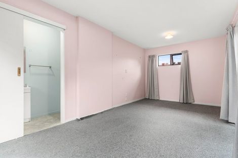 Photo of property in 10 Haslett Place, Upper Riccarton, Christchurch, 8041