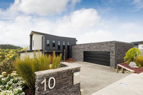 Photo of property in 10 Coutts Way, Fitzherbert, Palmerston North, 4410