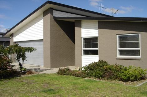 Photo of property in 14 Hoihere Drive, One Tree Point, 0118