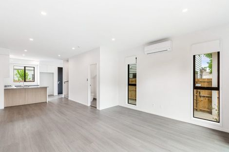 Photo of property in 43c Fitzherbert Avenue, West Harbour, Auckland, 0618