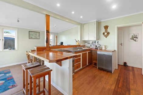 Photo of property in 79 Tiri Road, Tindalls Beach, Whangaparaoa, 0930