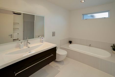 Photo of property in 10 Fantail Heights, Picton, 7220