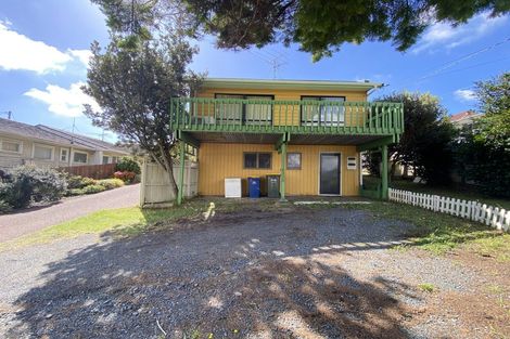 Photo of property in 2/717 East Coast Road, Browns Bay, Auckland, 0630