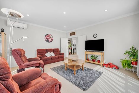 Photo of property in 16 Leafield Crescent, Henderson, Auckland, 0612