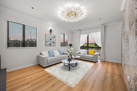 Photo of property in 35 Park Green Avenue, Rosehill, Papakura, 2113