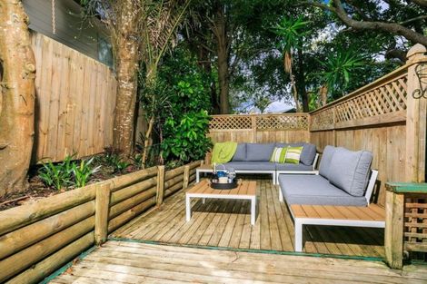Photo of property in 2/21 Greenvalley Rise, Glenfield, Auckland, 0629