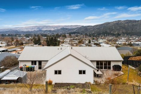 Photo of property in 8 Attfield Close, Clyde, 9330