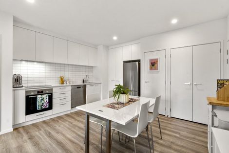 Photo of property in 2/24 Tahuhu Road, Mount Wellington, Auckland, 1062