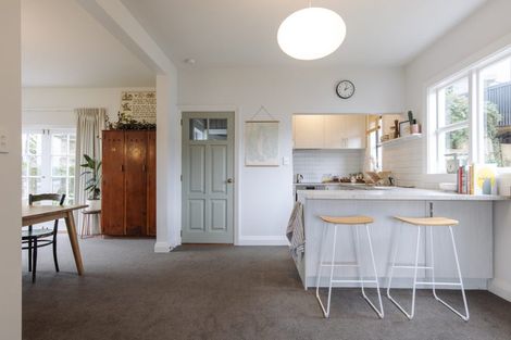 Photo of property in 2 Selwyn Road, Lyttelton, 8082