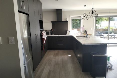 Photo of property in 4a Davis Grove, Wainuiomata, Lower Hutt, 5014