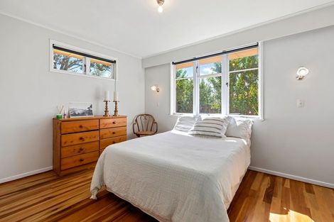 Photo of property in 16 William Bond Street, Stanley Point, Auckland, 0624
