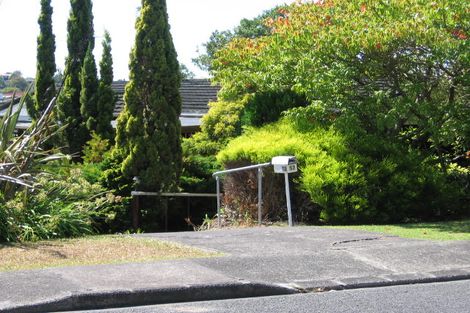 Photo of property in 13 Idyll Place, Northcross, Auckland, 0632