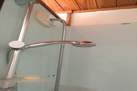 Photo of property in 127 Ocean View Road, Hillcrest, Auckland, 0627