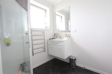 Photo of property in 33 Chiefs Court, Hamilton East, Hamilton, 3216