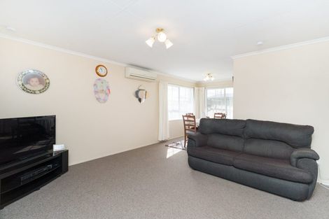 Photo of property in 8 Forbes Place, Kelvin Grove, Palmerston North, 4414