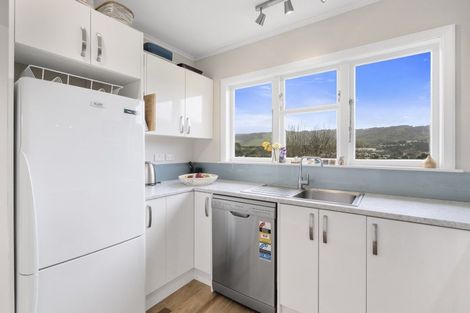 Photo of property in 28 Saint Johns Terrace, Tawa, Wellington, 5028