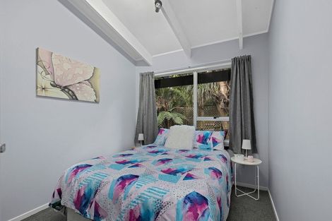 Photo of property in 16 Napuka Road, Henderson Valley, Auckland, 0612