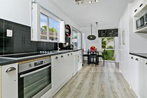 Photo of property in 7 Blythe Place, Glendene, Auckland, 0602