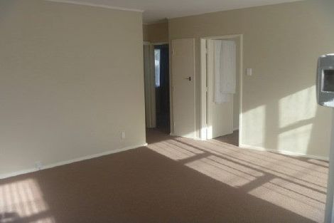 Photo of property in 1-3 Apu Crescent, Lyall Bay, Wellington, 6022