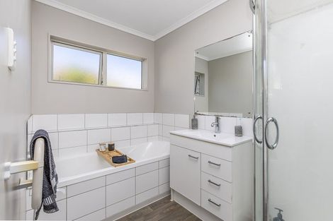 Photo of property in 7/16 Black Rock Road, Newlands, Wellington, 6037