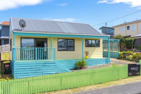 Photo of property in 17a Moana Street, Otaki Beach, Otaki, 5512