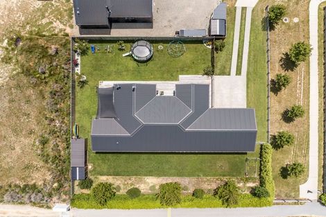 Photo of property in 9 Isthmus Place, Lake Hawea, Wanaka, 9382