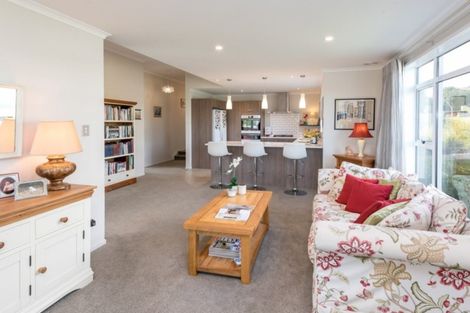 Photo of property in 8 Ridge View Crescent, Pukekohe, 2120