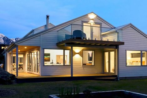 Photo of property in 5 Cedar Drive, Kelvin Heights, Queenstown, 9300
