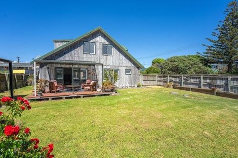 Photo of property in 19 Dixie Street, Te Horo Beach, Otaki, 5581