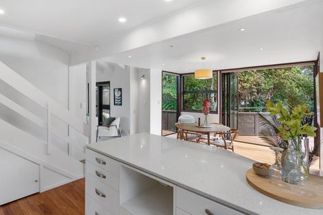 Photo of property in 33 Woodlands Crescent, Browns Bay, Auckland, 0630