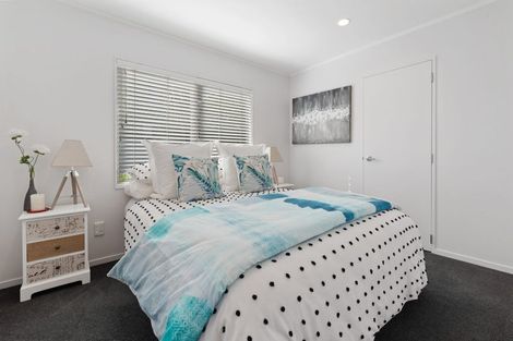 Photo of property in 2/2 Salem Place, Torbay, Auckland, 0630