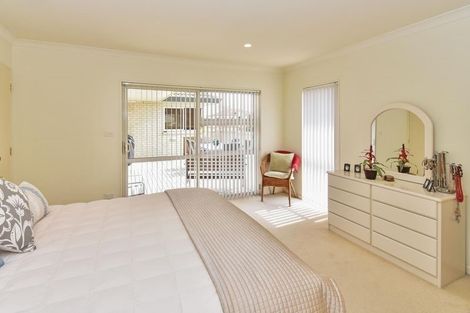 Photo of property in 22 Manara Place, The Gardens, Auckland, 2105